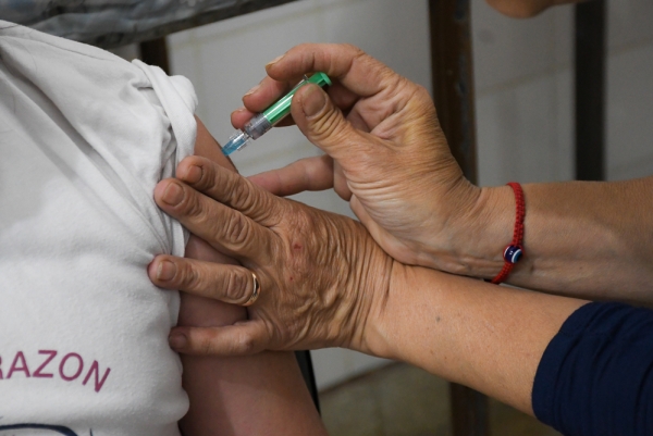 Vacunación contra el dengue