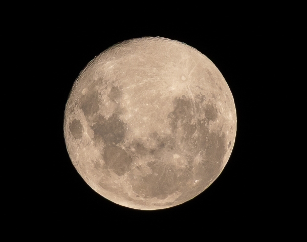 La primera luna llena del año iluminó Chascomús: la magia de la Luna de Lobo