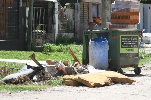 Para descartar residuos voluminosos, se debe comunicar con la línea 147