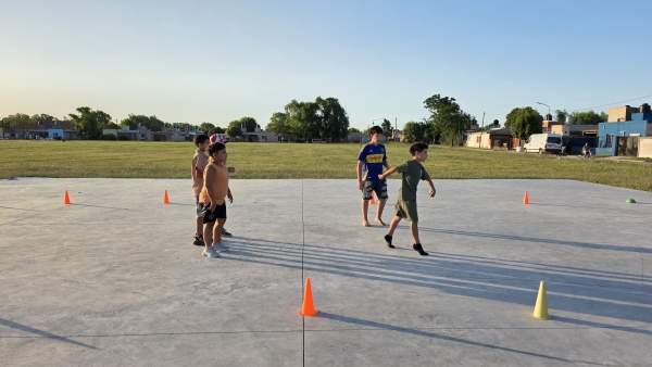 Juguemos Piola se afianza como un espacio de encuentro en el barrio 30 de Mayo