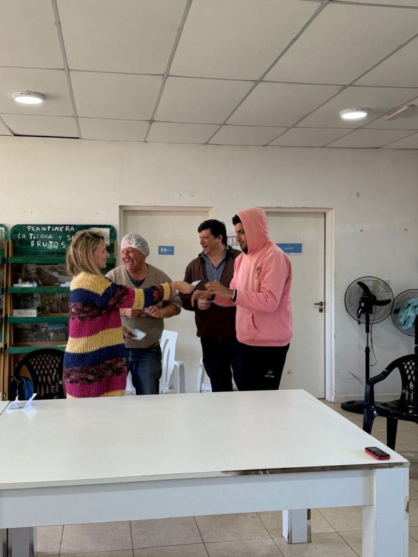  Se entregaron 22 carnets de manipulación de alimentos en el Centro de Día Municipal
