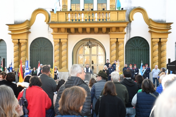 Chascomús celebró sus 247 años con una multitudinaria fiesta popular en la Plaza Independencia