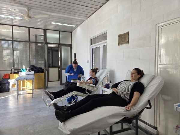 Exitosa colecta de sangre junto a la Cámara de Comercio y la Peña de Independiente
