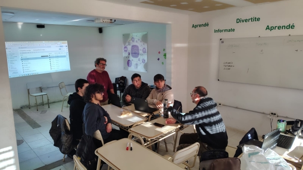 Prácticas Profesionalizantes: Estudiantes de la Secundaria Técnica trabajan en el desarrollo de la nueva web m