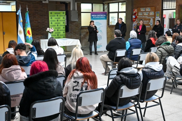 Cerca de 50 estudiantes secundarios recibieron sus carnets de manipulación de alimentos