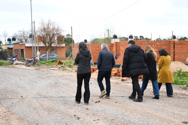 Gestiones para regularizar viviendas en San Luis y Los Sauces