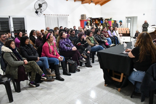 Georgina Orellano encabezó una charla sobre feminismo en Chascomús