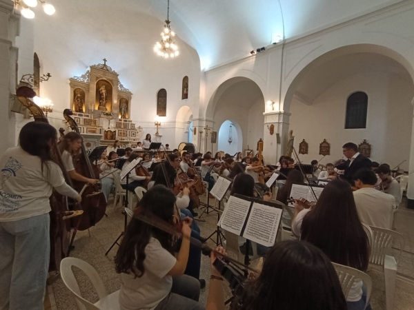 Ovación para la Orquesta-Escuela en Castelli