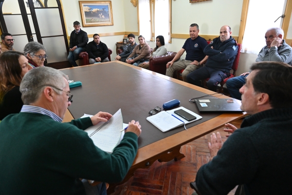 Municipalidad, Bomberos e instituciones coordinan acciones preventivas ante posibles lluvias intensas