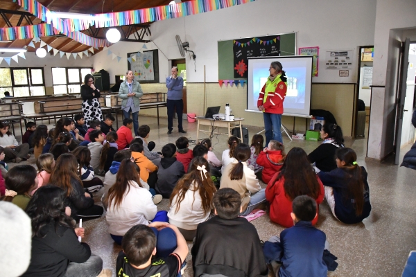 El Niño: Defensa Civil brindó una charla preventiva en la Escuela N° 8
